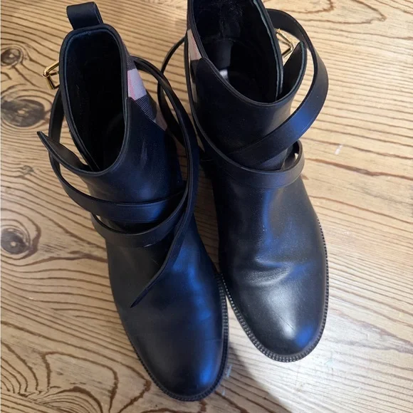 Burberry Pryle Ankle Boots - Picture 2 of 5